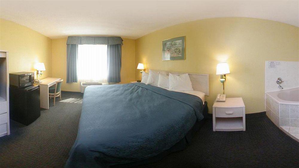 Quality Inn & Suites Grand Prairie Buitenkant foto
